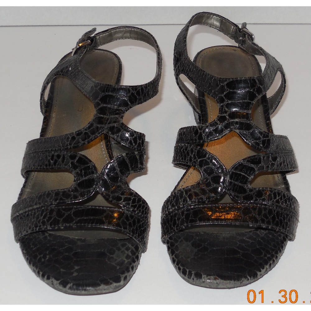 Bandolino black reptile print heels